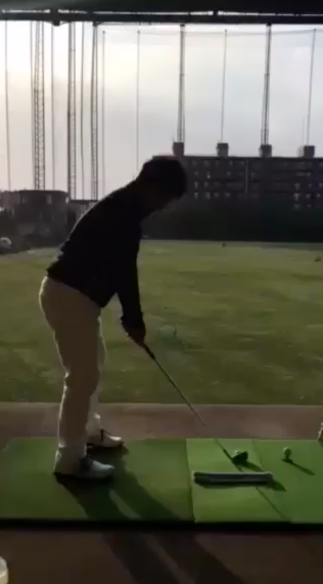 ゴルフスイングの動画